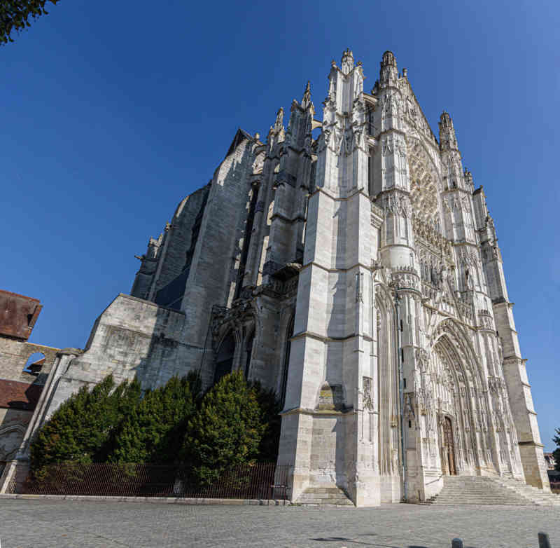 Francia - Beauveais 07 - catedral de San Pedro de Beauvais.jpg